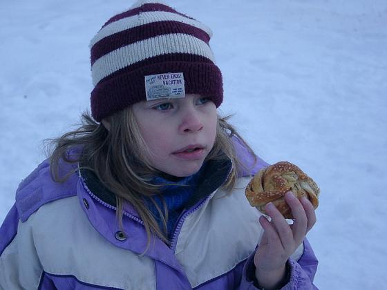 De minste fikk kanelbolla. Noe som tydeligvis smakte. 