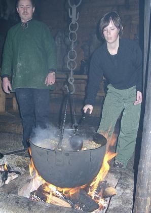 Og så er sodden straks klar, og med egenprodusert flatbrød så er det duket for en kulinarisk opplevelse.