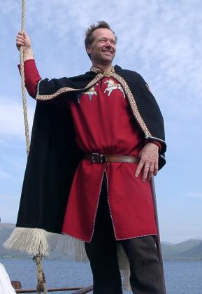 Høvding Tore (Sveinung Skårset) på båtripa.