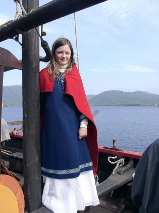 Høvdingdatter Tora (Josefine Adolfsen) fra Gimsøya.