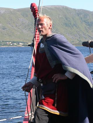 Terje Bøe forteller litt om bakgrunnen til skipet, og hvordan man fant frem til navnet Vargfotr.