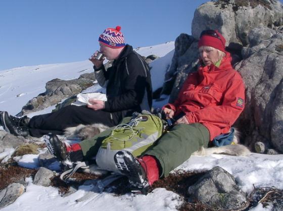 Hilmar Sivertsen og Ellen Martinsen pauser i Lauvdalsfjellet.
