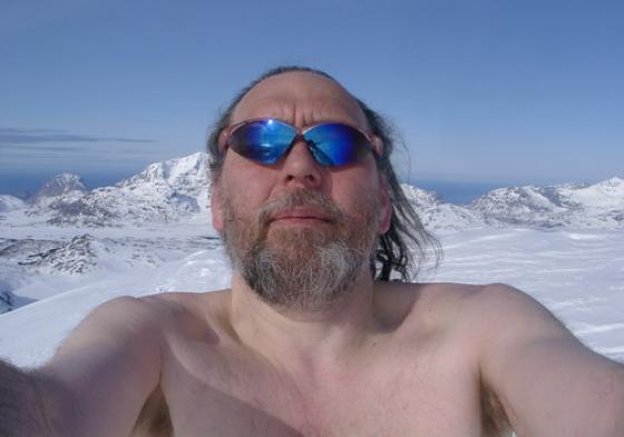 Solbading på Justadtinden