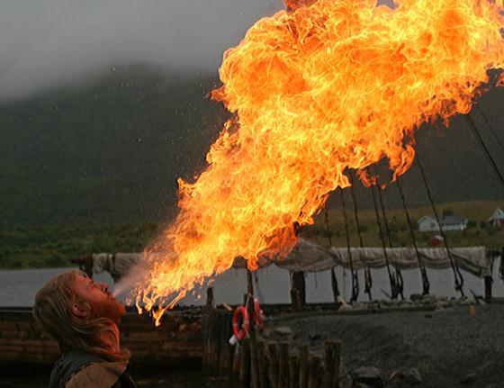 Å blåse flammer i medvind går jo ganske greit.